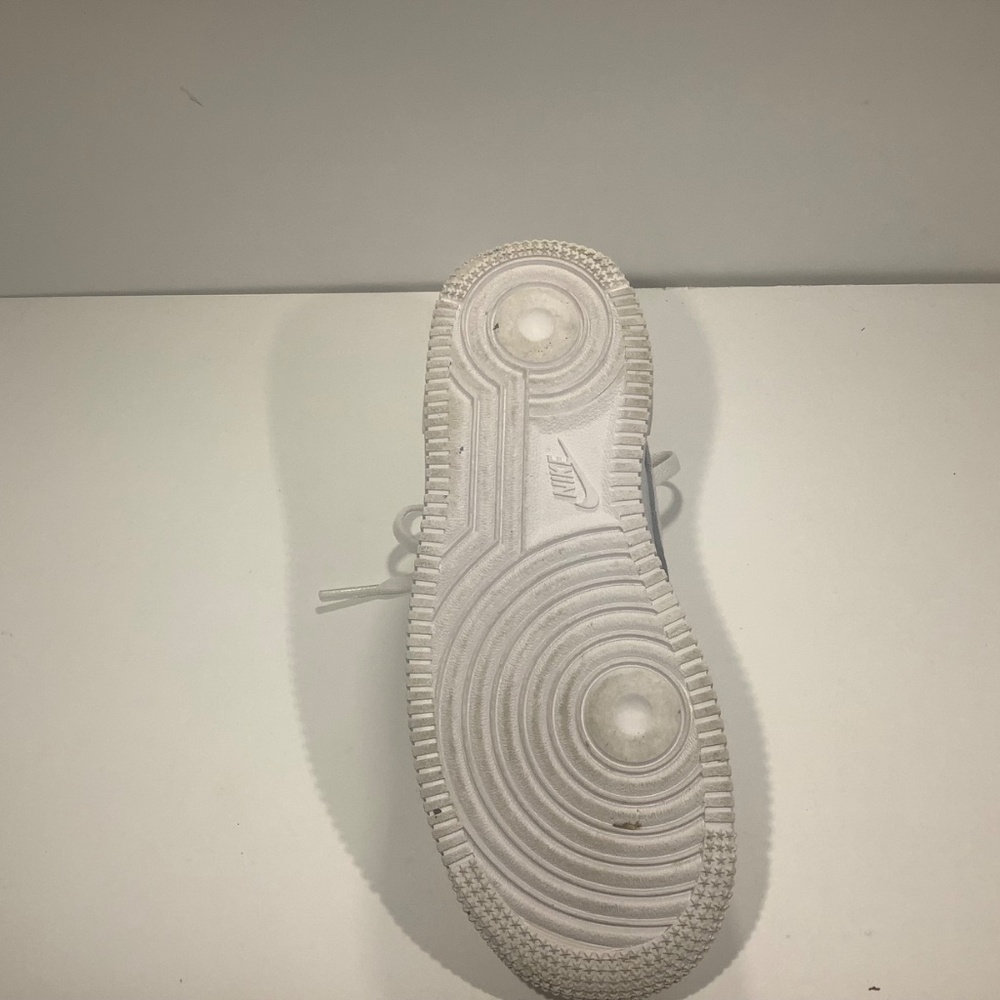 Air Force 1 All White - Picture 9 of 10